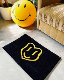 Acid Love 'Smiley' Hand Tufted Rug