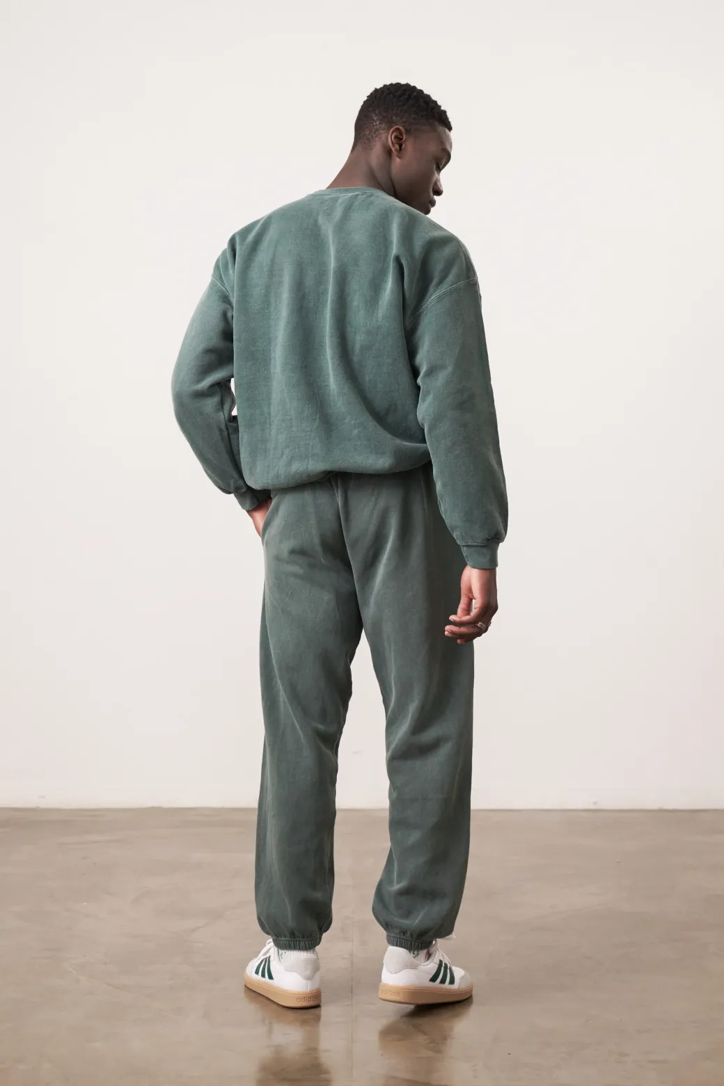 Essentials Vintage Washed Sweater - Forest